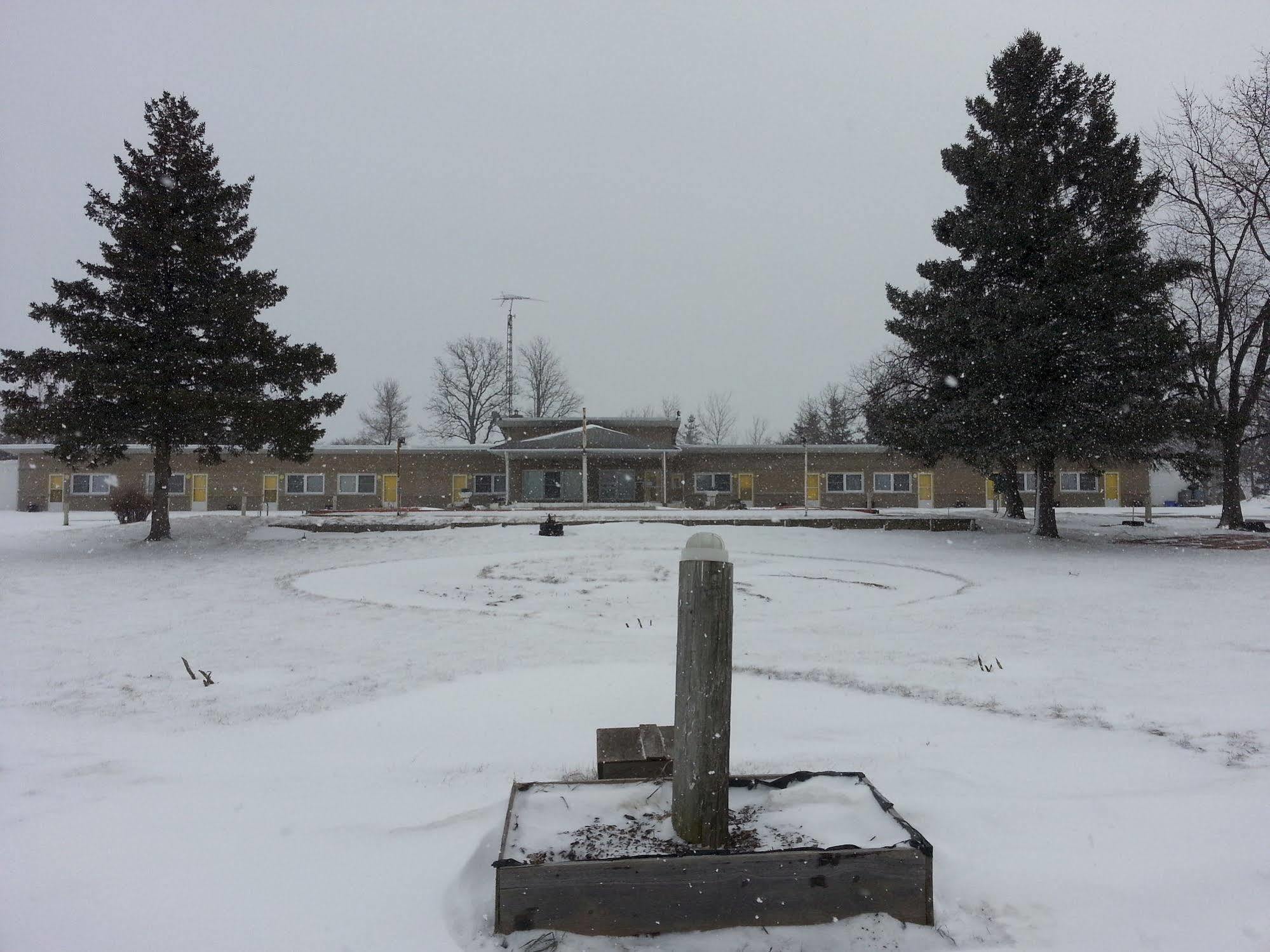 Pleasant Stay Motel Ancaster Bagian luar foto